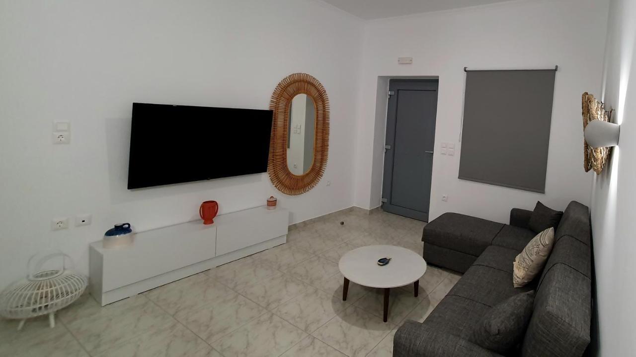 Alexandra'S Boutique House Apartment Triovasalos Exterior photo